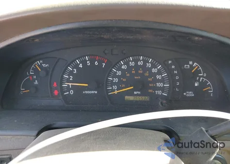 2002 Toyota Tundra Sr5 V8 z USA, uszkodzony, nr VIN 5TBBT44112S311732